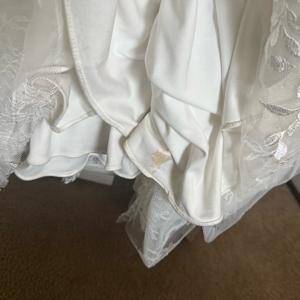 Stella York Elegant White Lace Floral Wedding Dress - Picture 7 of 16